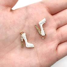 10 pezzi di ciondoli a forma di tacco alto con effetto gocciolato (4 neri + 2 di ciascun altro colore) - perfetti per realizzare collane, bracciali e orecchini.