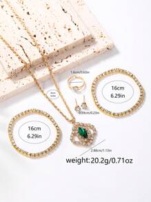 Conjunto de reloj para dama de 7 piezas es magnífico y de moda. Presenta una esfera redonda completamente cubierta de diamantes, una caja y correa también completamente cubiertas de diamantes. Es un lujoso reloj de cuarzo con un juego de joyería que incluye un collar colgante, aretes, anillo y brazalete, adecuado para uso diario, temporada de regreso a clases, temporada de graduación, Acción de Gracias, parejas, el mejor regalo. Caja de reloj no incluida.