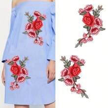 1 paio (2 pezzi) Set di Applicazioni ricamate a fiori rosso brillante, Applicazioni in tessuto da cucire per jeans, cappelli e borse - Adesivi in tessuto eleganti con disegni floreali dettagliati