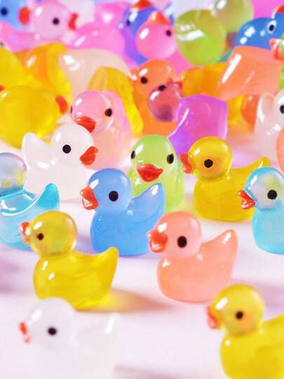 50 قطعة بألوان عشوائية من البطاطين المطاطية الصغيرة المضيئة في الظلام ، مجموعات البط الصغيرة ، نماذج بط زخرفية مصنوعة من الراتنج المضيء في الظلام ، نماذج صغيرة ملونة ومضيئة ، قابلة للجمع ، هدايا حفلات جذابة ، حشو أكياس الهدايا