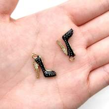 10 pezzi di ciondoli a forma di tacco alto con effetto gocciolato (4 neri + 2 di ciascun altro colore) - perfetti per realizzare collane, bracciali e orecchini.