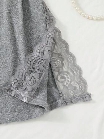 2pcs Lace Patchwork Bow Decor Romantic Side Slit Cami Nightgown