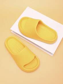 Pantuflas de espuma para niños, sandalias ligeras antideslizantes de suela blanda y lindas para niños, casual para usar en el hogar, interior, exterior y playa, unisex - Amarillo - Ver 7