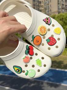 20 pezzi, decorazioni a forma di deliziosi frutti per scarpe, fra cui fragole, pesche, angurie, ciliegie, arance e uva, adatte per zoccoli forati, sandali da spiaggia e infradito