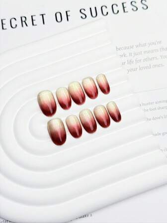 10片/套DIY手工假指甲，红色和香槟色渐变搭配，闪耀夺目，风格优雅高贵，可重复使用，可用作婚礼派对、舞会、约会等场合的美甲配饰，是送给女孩的完美节日礼物。按压式美甲用品