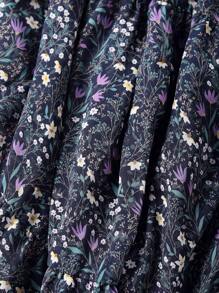 Falda mini acampanada con estampado floral pequeño en talla grande EARO, de corte holgado, elegante y versátil
