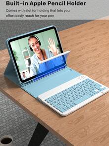 适用于 iPad 5/6/7/8/9/10、Pro 11、Air 1/2/3/4/5/6 的无线键盘鼠标套装，包含可拆卸无线键盘（150mAh 电池）和带笔槽的保护套 - 浅蓝色