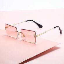 Os óculos de moda sem aro passaram pela revisão mais cuidadosa para garantir que você sempre use produtos de alta qualidade, ajuste perfeito e lentes de alto desempenho com 100% de proteção UVA/UVB.