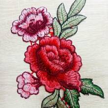 1 paio (2 pezzi) Set di Applicazioni ricamate a fiori rosso brillante, Applicazioni in tessuto da cucire per jeans, cappelli e borse - Adesivi in tessuto eleganti con disegni floreali dettagliati