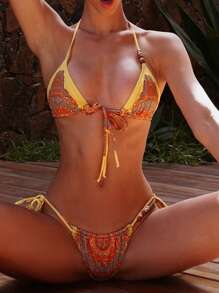 Conjunto de bikini triangular con atar a la moda y sexy para la playa de verano