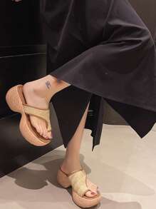Damen Braune französische Urlaub Stil Stroh geflochtene Plattform Zehentrenner Sandalen mit dickem high-Heel und Zehring, Modische Lässig Römer Slipper