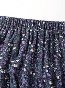 Falda mini acampanada con estampado floral pequeño en talla grande EARO, de corte holgado, elegante y versátil