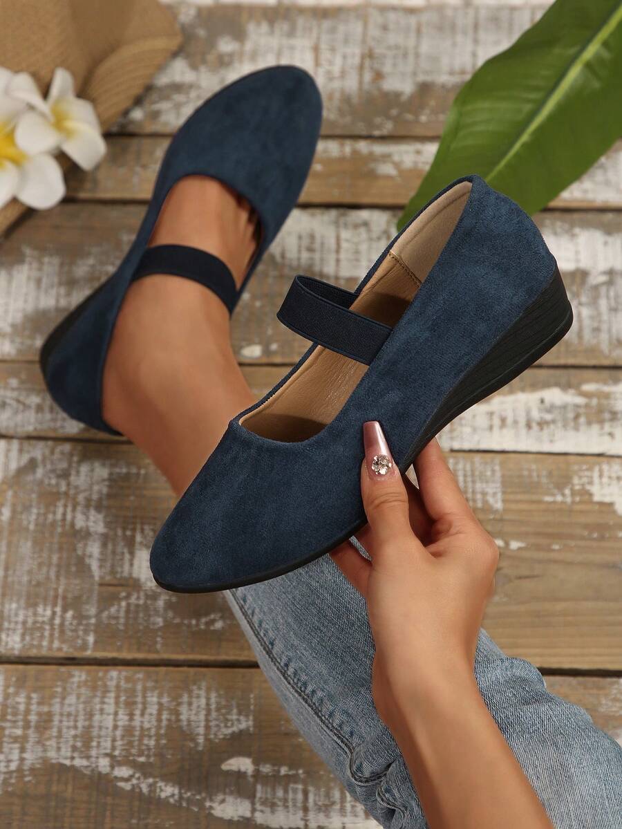 Damskie, wygodne, płaskie, wsuwane buty z gumką i skrzyżowanymi paskami, idealne na co dzień i na wakacje