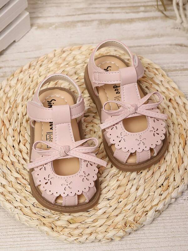 صنادل صيفية لفتيات الأطفال الصغار، مزينة بفيونكة، سهلة الارتداء والخلع، قاع ناعم ومانع للانزلاق، مريحة لليومي والأعياد والرقص والعطلات