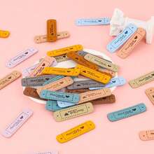 10/25/50 szt. Ręcznie robione metki na szydełku Ręcznie robione skórzane etykiety Skórzane metki na przedmioty ręcznie robione Zdobienie Dzianiny Akcesoria z otworem dla majsterkowiczów Szycie szydełkowej czapki - losowy kolor