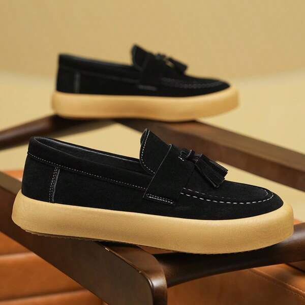 Novos mocassins masculinos de primavera, cabedal em couro sintético com detalhes em borla, estilo slip-on, sola durável, estilo inglês moderno, calçados casuais e confortáveis para homens, versáteis para o dia a dia e caminhadas ao ar livre (pequena diferença de cor)