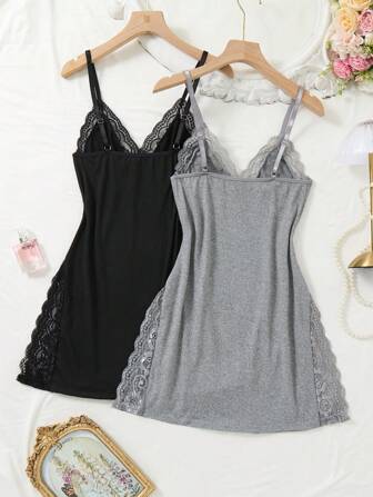 2pcs Lace Patchwork Bow Decor Romantic Side Slit Cami Nightgown
