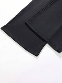 男士宽松轻便透气运动裤，夏季理想之选。采用简约纯色设计，配有抽绳和松紧腰带。适合多种场合：通勤、休闲、慢跑和购物。也是送给男友或丈夫的绝佳礼物。 - 黑色 - 查看 10