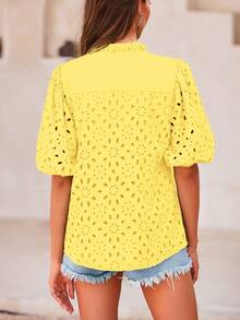Women's Summer Top Fashion Casual Lantern Short Sleeve V-Neck Button Hollow-Out Lace Embroidery Shirt - 黃色 - 查看 2