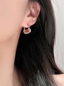 2 Peças Brincos Personalizados Gota de Água, Texto Personalizado, Prata Simples e da Moda, Dourado Elegante e de Luxo, Design de Nicho de Estilo Frio, Material de Cobre, Superfície Prateada, Brincos de Mini Pacote Vazado, Fecho de Orelha de Luxo. Adequado para Mães, Casais e Professores. Combina facilmente com qualquer visual de maquiagem, Dia dos Namorados, Páscoa, Dia da Mãe, Aniversário e Presentes de Aniversário