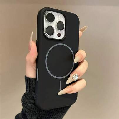 哑光浅米色极简磁吸手机壳，兼容 17/17 Air/17 Pro/17 Pro Max/16/16E/16 Pro/16 Pro Max/16 Plus/15/14/13/12/11 Pro Max，支持无线充电，柔软硅胶后盖