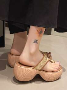 Damen Braune französische Urlaub Stil Stroh geflochtene Plattform Zehentrenner Sandalen mit dickem high-Heel und Zehring, Modische Lässig Römer Slipper