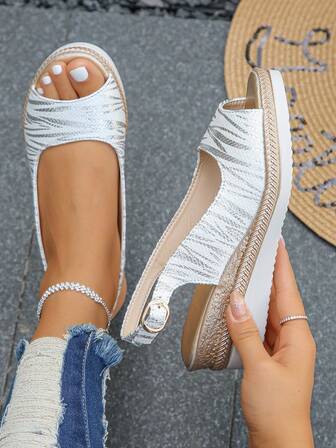 Sandalias de cuña con suela gruesa para mujer, de estilo veraniego, con hebilla plateada, versátiles y de tacón alto con punta abierta, estilo resort para uso casual en exteriores y playa