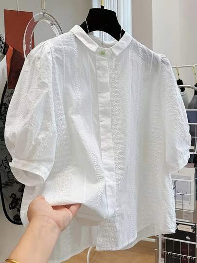 Áo sơ mi nữ tối giản họa tiết hoa, cài cúc phía trước, màu trắng mùa hè.