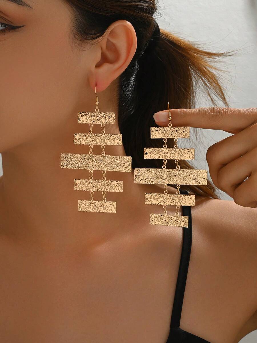 1pc Exaggerated Metallic European & American Style Women Geometric Pendant Earrings, Fashionable Creative Design Daily, Work, Festival Gift, Hip-Hop Street, Versatile - Golden - View 1