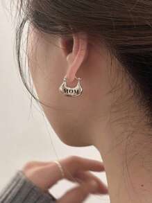 2 Peças Brincos Personalizados Gota de Água, Texto Personalizado, Prata Simples e da Moda, Dourado Elegante e de Luxo, Design de Nicho de Estilo Frio, Material de Cobre, Superfície Prateada, Brincos de Mini Pacote Vazado, Fecho de Orelha de Luxo. Adequado para Mães, Casais e Professores. Combina facilmente com qualquer visual de maquiagem, Dia dos Namorados, Páscoa, Dia da Mãe, Aniversário e Presentes de Aniversário