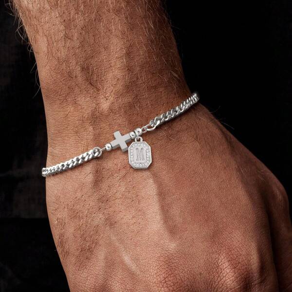 1 pieza Pulsera para hombre de eslabones de acero inoxidable plateado con bloque de inicial y cruz pavimentada con circonitas