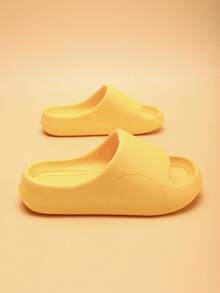 Pantuflas de espuma para niños, sandalias ligeras antideslizantes de suela blanda y lindas para niños, casual para usar en el hogar, interior, exterior y playa, unisex - Amarillo - Ver 2