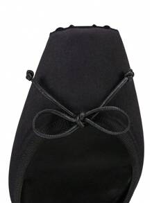 Nuevos zapatos de tacón alto, elegantes y de moda, con punta cuadrada, correa de tobillo, lazo de satén, punteras tipo ballet y suela negra para damas en primavera