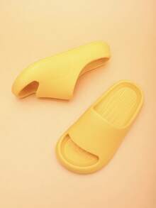 Pantuflas de espuma para niños, sandalias ligeras antideslizantes de suela blanda y lindas para niños, casual para usar en el hogar, interior, exterior y playa, unisex - Amarillo - Ver 6