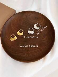 2 Peças Brincos Personalizados Gota de Água, Texto Personalizado, Prata Simples e da Moda, Dourado Elegante e de Luxo, Design de Nicho de Estilo Frio, Material de Cobre, Superfície Prateada, Brincos de Mini Pacote Vazado, Fecho de Orelha de Luxo. Adequado para Mães, Casais e Professores. Combina facilmente com qualquer visual de maquiagem, Dia dos Namorados, Páscoa, Dia da Mãe, Aniversário e Presentes de Aniversário