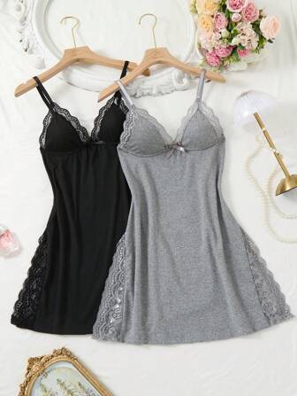 2pcs Lace Patchwork Bow Decor Romantic Side Slit Cami Nightgown
