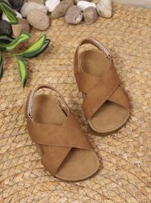 1 Pair Children's Comfortable Soft-Sole Criss-Cross Design Hook And Loop Open Toe Retro Fashion Sandals, Suitable For Summer