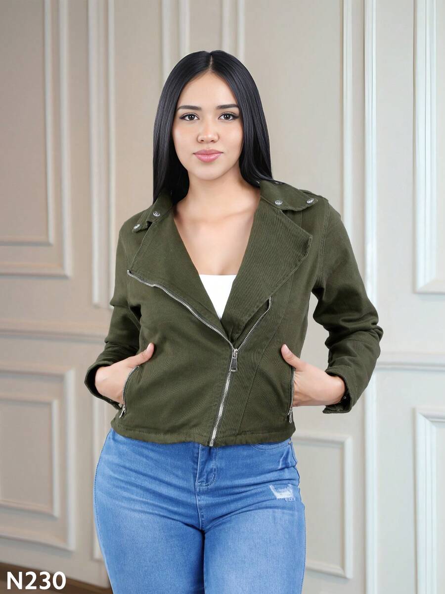 Chamarra Verde Militar de Mezclilla con Cuello de Peluche y Cierre Metálico, Casual y Moderna