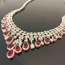 Ensemble de bijoux de mariage de luxe pour femmes - Collier, boucles d'oreilles, bague, bracelet, orné de bijoux colorés (rubis, saphir, émeraude), ensemble de bijoux de mariée, zirconium cubique en cuivre, élégant, romantique, royal, style princesse