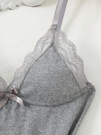 2pcs Lace Patchwork Bow Decor Romantic Side Slit Cami Nightgown