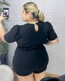 Macaquinho Luxo Short Saia, Plus Size, Fabricado no Crepe de Malha, Tamanho Único (46/52) - Preto - Visão 7