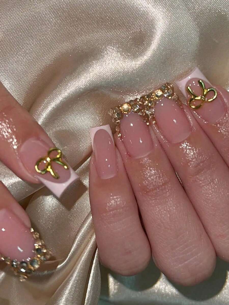 24片中号方形法式美甲贴纸，白色底金色蝴蝶结水钻装饰，奢华全覆盖，适合女士和女孩夏季美甲，魅力派对和约会美甲用品 - 彩色 - 查看 1