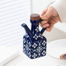 250ML Ceramic Oil Pot American Style Household Oil Bottle Blue Printed Oil Bottle Chili Soy Sauce Vinegar Pot Kitchen Seasoning Bottle Living Room Dining Table Teapot Home Decoration