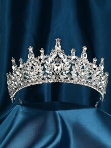 Diadèmes et couronnes sont un ensemble de bijoux pour femmes. Diadèmes, boucles d'oreilles et colliers pour mariage. Ensembles de bijoux de mariée en cristal strass pour costume, anniversaire, soirée de remise des diplômes, cadeaux