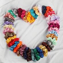 50/30 piezas Elegantes Scrunchies de satén brillante de estilo bohemio, grande/pequeño para moños de mujer, accesorios de cabello de imitación de seda de unicolor para outfits casuales, diademas elásticas adecuadas para coletas y peinados, decoración del hogar y el baño, decoración de otoño, de vuelta a la escuela