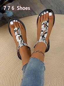 New Summer Women Green Sandals, Figure 8 Personalized Shoes, Outdoor Beach Slippers, Synthetic Leather, Quilted Craftsmanship, Contrast Color Sandals, Slip-On Casual Sandals, Lightweight & Comfortable, Celebrity Same Style, Available In White, Gold, Black And More Colors, Made In China, Backstrap, Bohemian Style, Breathable, Athletic Sandals, 3D Sculpted Design, Numeral