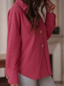 [Loose Silhouette | Minimalist Commuter]Pink Striped Casual Shirt, Gold Heart-Shaped Button Design, Streamlined Tailoring Flatters Figure, Versatile For Work, Casual, And Dates