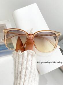 Nouvelle mode classique rétro grandes montures avec branches en métal, verres polyvalents pour femmes et hommes. Convient pour la photographie de rue, les défilés, les tenues décontractées, les voyages, le personnalisation, le quotidien, les fêtes, les vacances, la simplicité, la plage, le lieu de travail, le style pour les vacances d'été à la plage, les sorties extérieures, les voyages