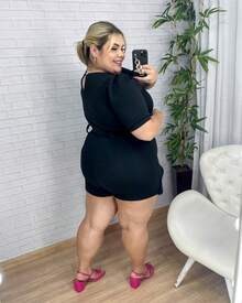 Macaquinho Luxo Short Saia, Plus Size, Fabricado no Crepe de Malha, Tamanho Único (46/52) - Preto - Visão 3