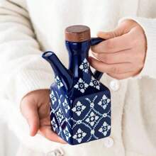 250ML Ceramic Oil Pot American Style Household Oil Bottle Blue Printed Oil Bottle Chili Soy Sauce Vinegar Pot Kitchen Seasoning Bottle Living Room Dining Table Teapot Home Decoration